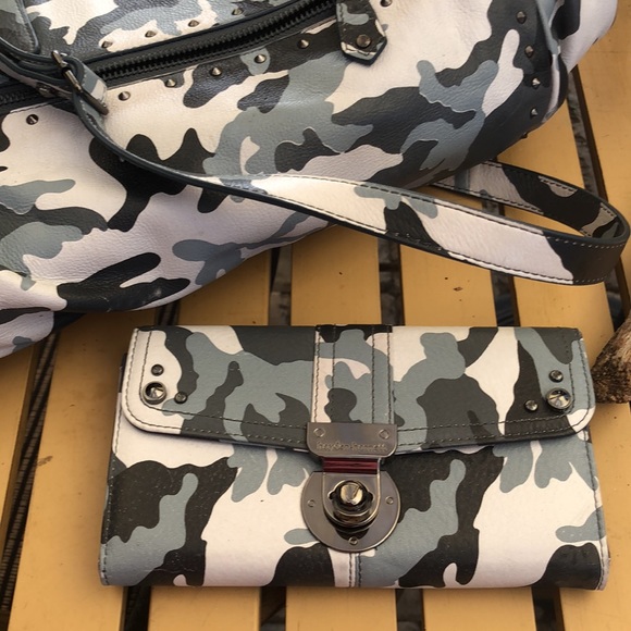 Hayden-Harnett camo satchel tote and wallet. Dust bag incl. - Picture 4 of 6